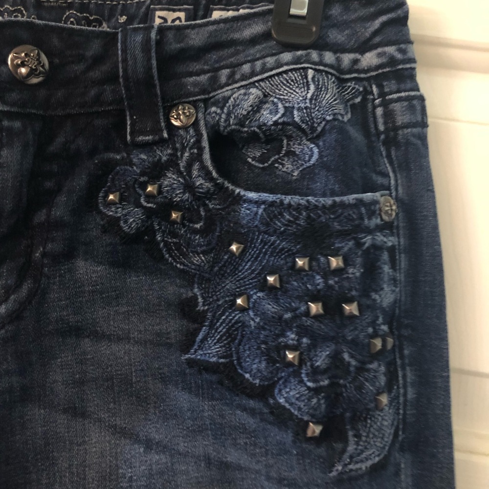 Size 30 Miss Me capris.